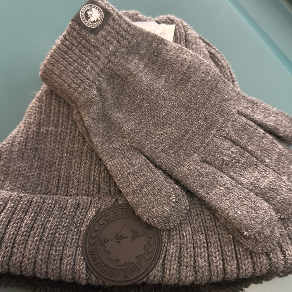CANADA WEATHER GEAR TWO PIECE SET: HAT/GLOVES: GRAY: NEW WITH TAGS: OS
